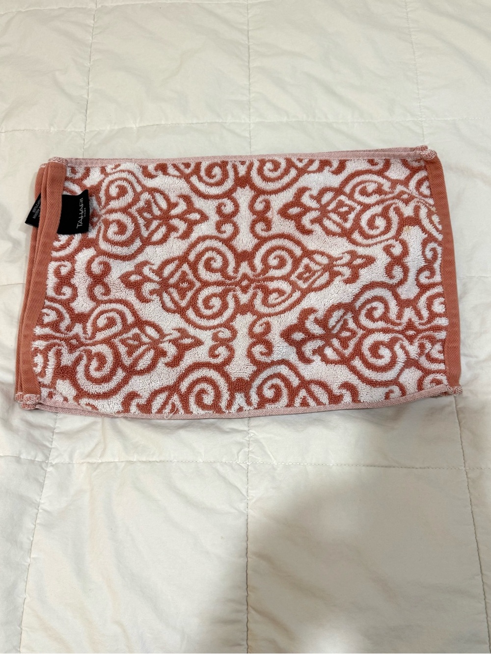 Tahari Coral and White Decorative Fingertip/Hand Towel Set of 4 💯% Cotton